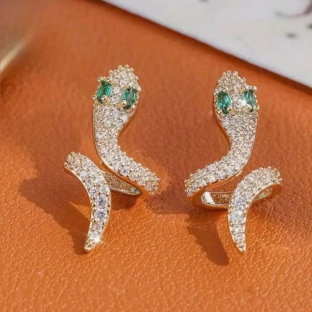 🐍 Betsey Johnson glistening crystal snake studs with green crystal eyes 🐍 - Picture 2 of 8